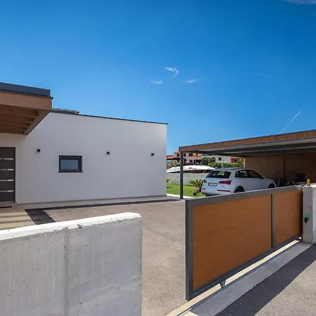 Vikendica Lena Lux *