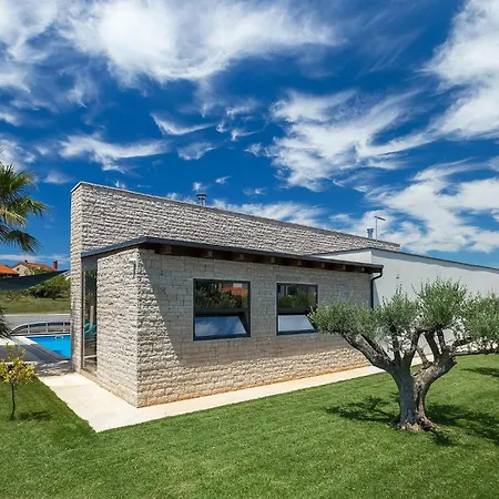 Lena Lux Vikendica *