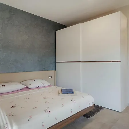 Lena Lux Сasa de vacaciones