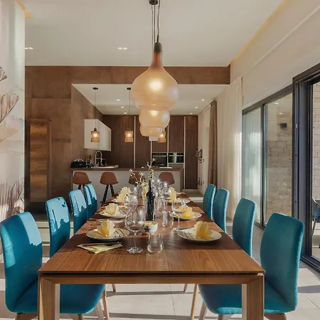 Lena Lux Сasa de vacaciones *