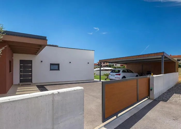 בית נופש Lena Lux *